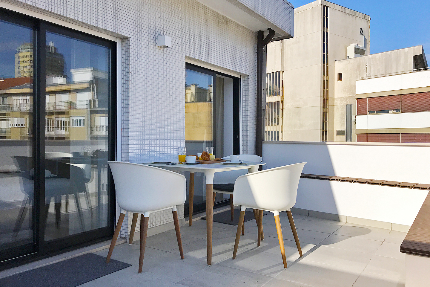 T0 Premium Renovado com Terraço | Rua de Santa Catarina — miniatura 8